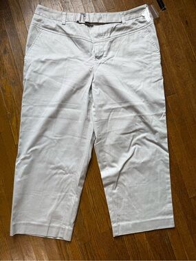 Preswick & Moore khaki Cropped Bermuda Shorts with Belt